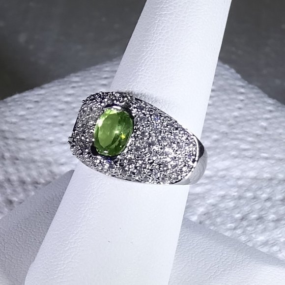 RING WITH PERIDOT  FROM THAILAND - Picture 4 of 8
